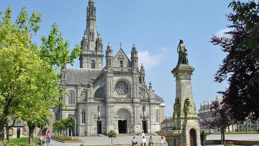 Saint Anne d'Auray - Son site religieux